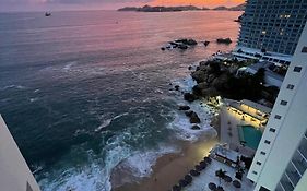 SUITE EN TORRES GEMELAS a pie de playa 611
